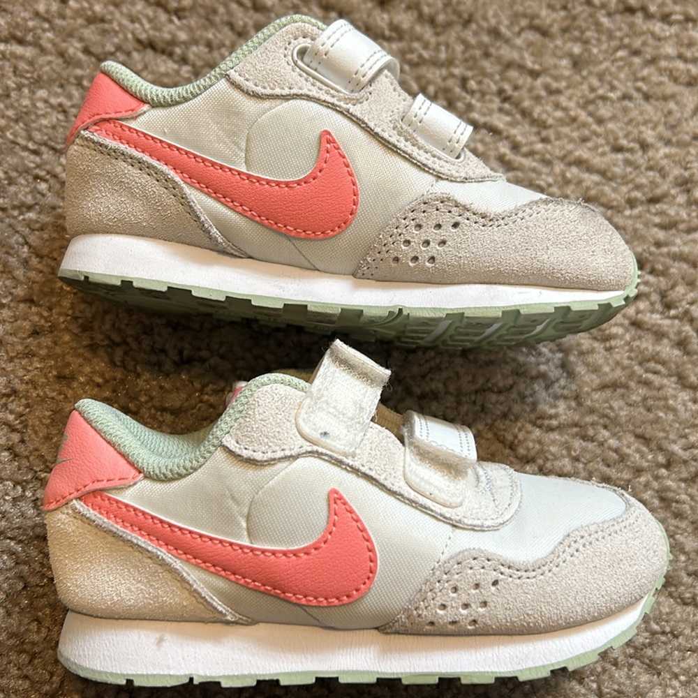 Like new Nike tennis shoes for toddler